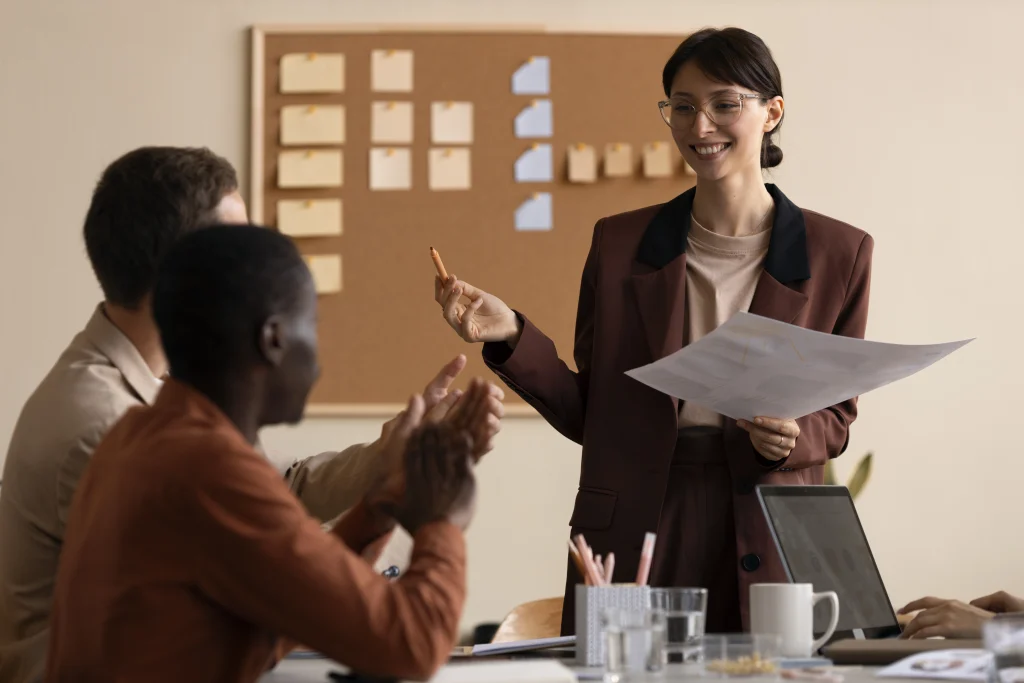 MEMBANGUN TIM MELALUI EQ DAN TEKNIK MANAJEMEN