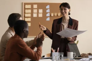 MEMBANGUN TIM MELALUI EQ DAN TEKNIK MANAJEMEN