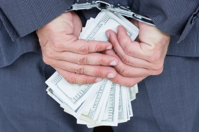 DETEKSI POLA TRANSAKSI GUNA CEGAH MONEY LAUNDERING