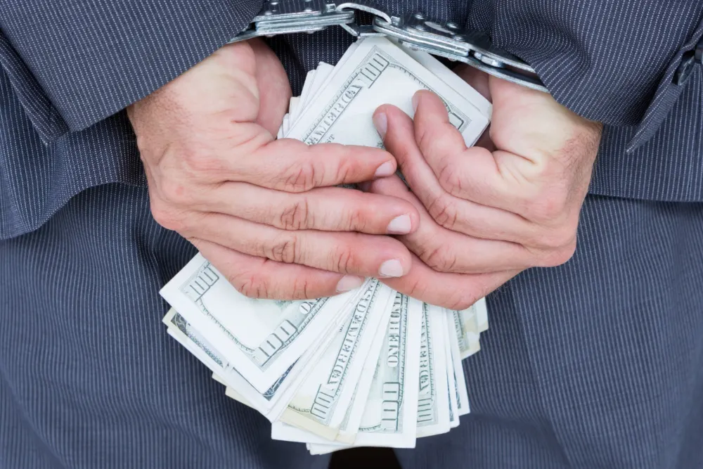 DETEKSI POLA TRANSAKSI GUNA CEGAH MONEY LAUNDERING
