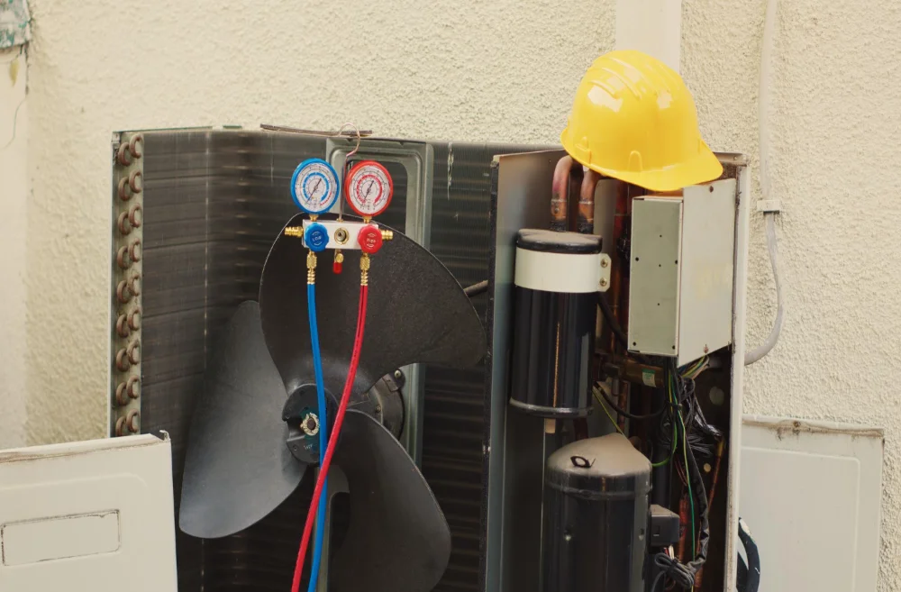 CIPTAKAN LINGKUNGAN SEJUK DENGAN HVAC & PLC