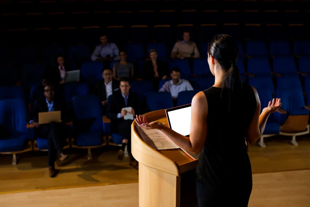 SUKSES MENYAMPAIKAN PESAN DENGAN PUBLIC SPEAKING CLASS